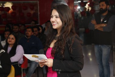 NEW DELHI, INDIA -FEBRUARY 16, 2024: Euphoria Band kurucusu ve baş vokalisti Palash Sen, HT Citys 'in 25. yaş günü kutlamasında sahne aldı