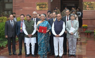 NEW DELHI, INDIA - FEBRUARY 1, 2024: Birlik Maliye Bakanı Nirmala Sitharaman ile MoS Finans Bakanı Pankaj Choudhary, Bhagwat K 