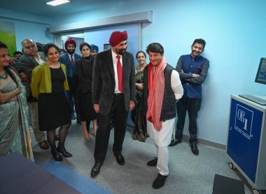 NEW DELHI, INDIA - FEBRUARY 11, 2024: Jyotiraditya Scindia, Sivil Havacılık Bakanı Safdarjung Enclave 'deki spor yaralanmaları merkezinin açılışı sırasında 11 Şubat 2024 tarihinde Yeni Delhi, Hindistan' da. 