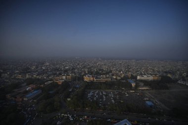 NEW DELHI, INDIA - 5 Şubat 2024: Eski Delhi 'nin hava kalitesinin hava kirliliğinin azaltılması ve şehrin ufuk çizgisinin görünürlüğünün artması sonrasında hava kalitesinin yükselmesi 