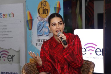 Yeni DELHI, İNDİYA - 1 Şubat: Bollywood oyuncusu Kriti Sanon, HT City 'nin yeni filmi Teri Baaton Mein Aisa Uljha Jiya' nın tanıtımı için verdiği özel röportajda 