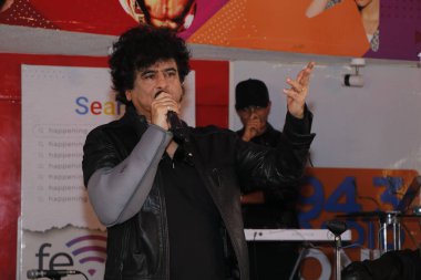 NEW DELHI, INDIA -FEBRUARY 16, 2024: Euphoria Band kurucusu ve baş vokalisti Palash Sen, HT Citys 'in 25. yaş günü kutlamasında sahne aldı