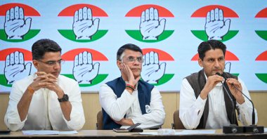 NEW DELHI, INDIA - 26 Şubat 2024: Kongre liderleri, Sachin Pilot ve Deepender Singh Hooda ve Pawan Khera, 26 Şubat 2024 'te AICC Genel Merkezi' nde Agnipath Şeması konusunda bir basın toplantısı düzenledi..