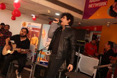 NEW DELHI, INDIA -FEBRUARY 16, 2024: Euphoria Band kurucusu ve baş vokalisti Palash Sen, HT Citys 'in 25. yaş günü kutlamasında sahne aldı