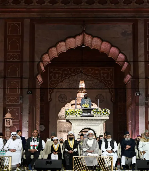 stock image NEW DELHI, INDIA - FEBRUARY 25, 2024: Shahi Imam of Jama Masjid Syed Ahmed Bukhari declares his son Syed Usama Shaban Bukhari successor during a Dastarbandi ceremony on the 15th night of Shaaban (Islamic Month) at Jama Masjid on the late night.