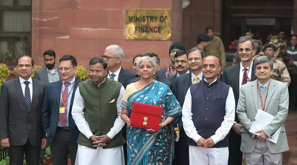 NEW DELHI, INDIA - FEBRUARY 1, 2024: Birlik Maliye Bakanı Nirmala Sitharaman ile MoS Finans Bakanı Pankaj Choudhary, Bhagwat K 