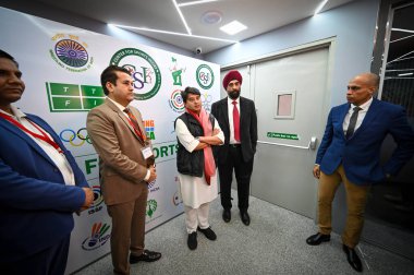 NEW DELHI, INDIA - FEBRUARY 11, 2024: Jyotiraditya Scindia, Sivil Havacılık Bakanı Safdarjung Enclave 'deki spor yaralanmaları merkezinin açılışı sırasında 11 Şubat 2024 tarihinde Yeni Delhi, Hindistan' da. 