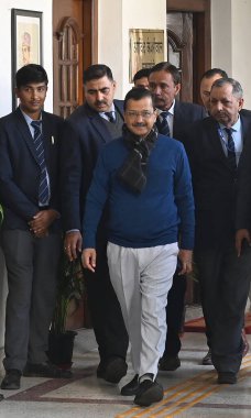 NEW DELHI, INDIA - 17 Şubat 2024: Delhi Genel Sekreteri Arvind Kejriwal, 17 Şubat 2024 tarihinde Yeni Delhi, Hindistan 'da bulunan Vidhan Sabha' daki Delhi Meclis bütçe toplantısına katılmak üzere geliyor..