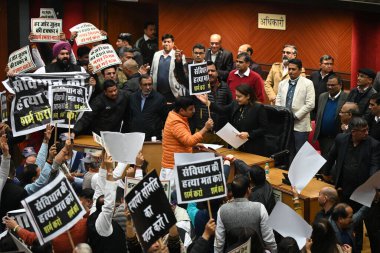 NEW DELHI, INDIA JANUARY 15, 2024: Delhi Belediye Başkanı Shelly Oberoi, Sivil Merkezi 'nde düzenlenen özel MCD ev toplantısında Delhi AAP Hükümetini protesto eden BJP MCD Konsey Üyeleri olarak açıklama yaptı