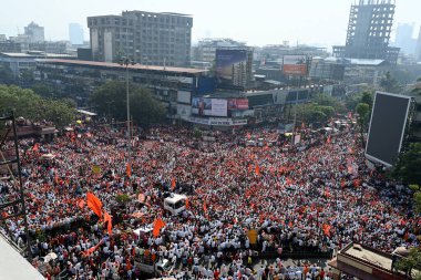 MUMBAI, INDIA - 27 Ocak 2024: Maratha lideri Manoj Jarange Patil ve destekçileri, 27 Ocak 2024 tarihinde, Mumbai, Hindistan 'da Chhatrapati Shivaji Maharaj Chowk Vashi' de toplandı.. 