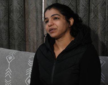 NEW DELHI, INDIA - 3 HAZİRAN: Hintli eski güreşçi Sakshee Malikkh 3 Ocak 2024 tarihinde Yeni Delhi, Hindistan 'da bir basın toplantısında. 