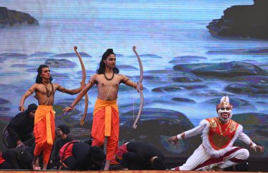 NEW DELHI, INDIA - 19 Ocak 2024: Hindistan 'ın 7. Ramayana Mela sürümü sırasında Malezya Sanatçısı (Ramayana Güzel Sanatlar Tapınağı) performansı sergileyen Malezya Sanatçısı formu - 2024, Purana Qila, Mathura Road