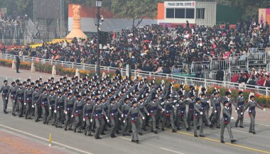 NEW DELHI, INDIA JANUARY 26, 2024: NCC Ulusal Öğrenci Birliği Birlik Yürüyüşü, Kartavya Yolu 'ndaki 75. Cumhuriyet Günü kutlamaları sırasında 26 Ocak 2024, Yeni Delhi, Hindistan.