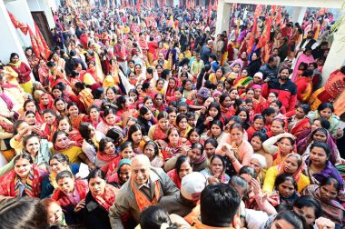 CHANDIGARH, INDIA - 15 HAZİRAN 2024: Ayodhya Ram Mandir 'in Pran Prathistha töreninden önce Kalash Yatra' ya katılan çok sayıda dindar