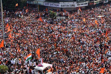 MUMBAI, INDIA - 27 Ocak 2024: Maratha lideri Manoj Jarange Patil ve destekçileri, 27 Ocak 2024 tarihinde, Mumbai, Hindistan 'da Chhatrapati Shivaji Maharaj Chowk Vashi' de toplandı.. 