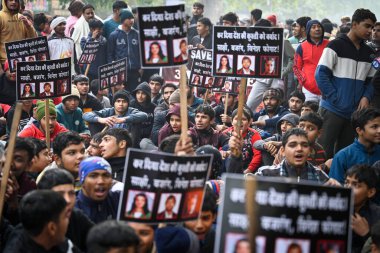 NEW DELHI, INDIA - 3 HAZİRAN 2024: Jantar Mantar 'da bir yıldan beri Ulusal Turnuva düzenlenmemesini protesto eden 18 Genç Güreşçi