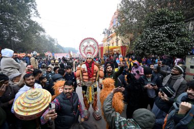 NEW DELHI, INDIA JANUARY 21 Ocak 2024: Luv Kush Ramlila komitesi, 21 Ocak 2024 tarihinde Hindistan 'ın Yeni Delhi kentinde Ram Tapınağı' nın kutsanması öncesinde Gauri Shankar Tapınağı Chandni Chowk 'dan Lord Ram alayı düzenledi.. 