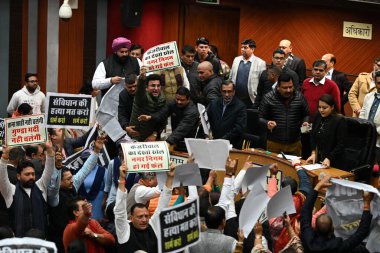 NEW DELHI, INDIA JANUARY 15, 2024: Delhi Belediye Başkanı Shelly Oberoi, Sivil Merkezi 'nde düzenlenen özel MCD ev toplantısında Delhi AAP Hükümetini protesto eden BJP MCD Konsey Üyeleri olarak açıklama yaptı