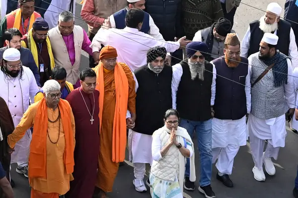 stock image KOLKATA, INDIA - JANUARY 22, 2024: Chief minister of West Bengal and Trinamool Congress Chairperson Mamata Banerjee leads a Solidarity March (Sanhati Yatra) on the day of Ram Lalla idol consecration from Hazra to Park Circus.