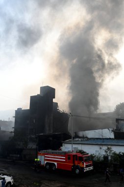 NAVI MUMBAI, INDIA JANUARY 4: MIDC Pawane 'deki Mehk Kimya şirketinde 4 Ocak 2024 tarihinde büyük bir yangın patlak verdi..