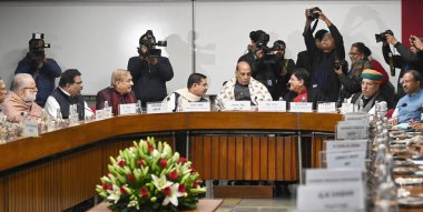 NEW DELHI, INDIA - 30 HAZİRAN 2024: Bütçe toplantısı öncesinde hem parlamentodaki hem de parlamentodaki tüm parti liderlerinin katıldığı toplantıda Savunma Bakanı Rajnath Singh