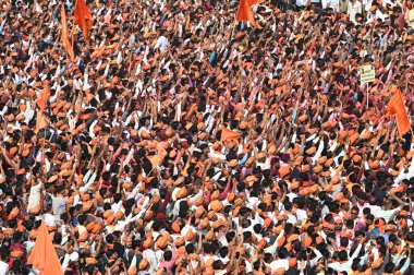 NAVI MUMBAI, INDIA - 27 Ocak 2024: Maratha Quota aktivisti Manoj Jarange Patil, Maharashtra CM Eknath Shinde Hükümeti 'nin tüm taleplerini kabul etmesi üzerine, Chhatrapati Shivaji Maharaj Chowk Vashi' de büyük bir kalabalık toplandı..
