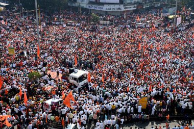 MUMBAI, INDIA - 27 Ocak 2024: Maratha lideri Manoj Jarange Patil ve destekçileri, 27 Ocak 2024 tarihinde, Mumbai, Hindistan 'da Chhatrapati Shivaji Maharaj Chowk Vashi' de toplandı.. 