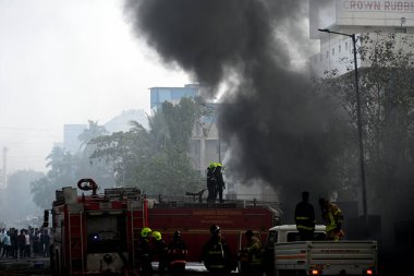 NAVI MUMBAI, INDIA JANUARY 4: MIDC Pawane 'deki Mehk Kimya şirketinde 4 Ocak 2024 tarihinde büyük bir yangın patlak verdi..