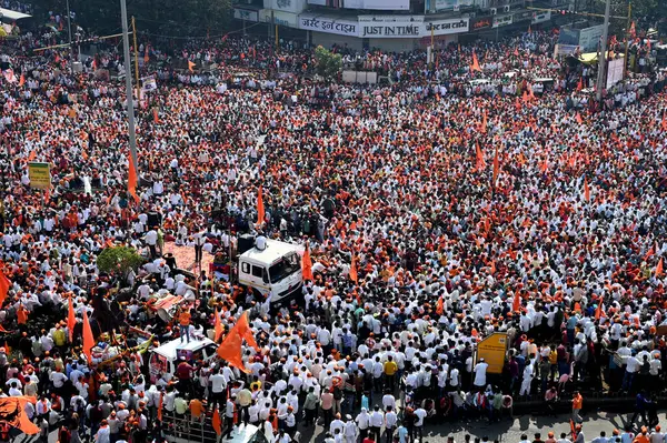 stock image MUMBAI, INDIA - JANUARY 27, 2024: Maratha leader Manoj Jarange Patil with his supporters  gathered in large numbers at Chhatrapati Shivaji Maharaj Chowk Vashi, on January 27, 2024 in Mumbai, India. 