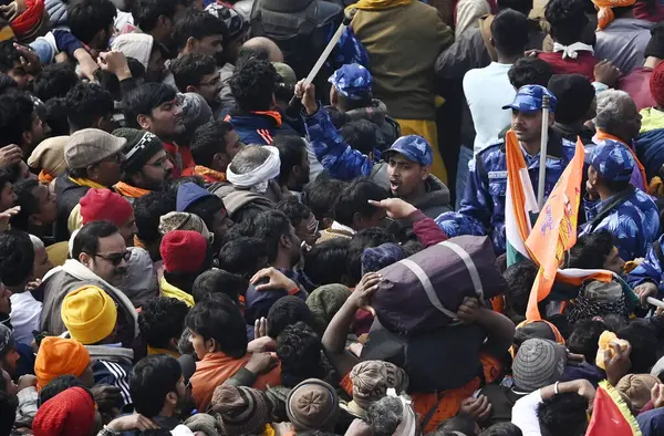 stock image AYODHYA, INDIA - JANUARY 23, 2024: Thousands of devotees gathered for darshan at Ayodhya Ram Janmabhoomi temple, the Police force is having to struggle to control the crowd  on January 23, 2024 in Ayodhya, India.