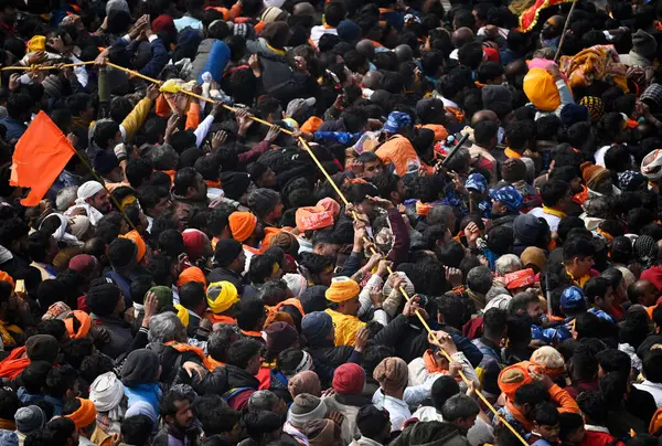 stock image AYODHYA, INDIA - JANUARY 23, 2024: Thousands of devotees gathered for darshan at Ayodhya Ram Janmabhoomi temple, the Police force is having to struggle to control the crowd  on January 23, 2024 in Ayodhya, India.