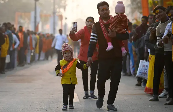 stock image AYODHYA, INDIA - JANUARY 23, 2024: Excited devotees standing in a long queue on Rampath to visit Ram temple  on January 23, 2024 in Ayodhya, India. Devotees are celebrating the consecration ceremony all over the world with joy and fanfare. 