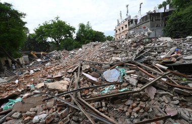 NEW DELHI, INDIA - 4 AĞUSTOS 2024: 4 Ağustos 2024 'te Hindistan' ın Yeni Delhi kentinde, Sivil hatlar yakınlarındaki Hayber Geçidi 'ndeki Toprak ve Kalkınma Ofisi' nin yıkım aracı.