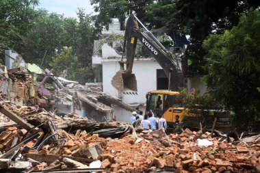 NEW DELHI, INDIA - 4 Ağustos 2024 'te Hindistan' ın Yeni Delhi kentindeki Khyber Pass bölgesinde yıkılan evler yıkılıyor.. 