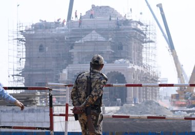 Ram Tapınağı 'nın açılışı yaklaştıkça, 26 Aralık 2023' te Hindistan 'ın Ayodhya şehrinde Ram Tapınağı' nın inşaatı hızla devam ediyor..