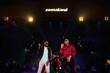 NEW DELHI, INDIA 16 ARALIK: Juggy D (L), Hintli İngiliz şarkıcı ve İngiliz şarkıcı Jay Sean (R) 16 Aralık 2023 tarihinde Hindistan 'ın Yeni Delhi şehrinde bulunan Jawaharlal Nehru Stadyumu' nda canlı performans sergiledi..