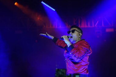 NEW DELHI, INDIA 16 ARALIK: İngiliz şarkıcı ve söz yazarı Jay Sean 16 Aralık 2023 tarihinde Hindistan 'ın Yeni Delhi şehrinde Jawaharlal Nehru Stadyumu' nda canlı performans sergiledi.