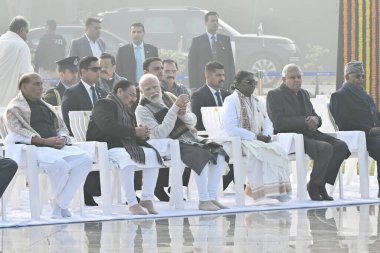 NEW DELHI, INDIA - 25 Aralık 2023: Başbakan Narendra Modi ve BJP Başkanı JP Nadda, eski başbakan Atal Bihari Vajpayee 'nin doğum yıldönümü münasebetiyle düzenlenen namazına katıldılar..