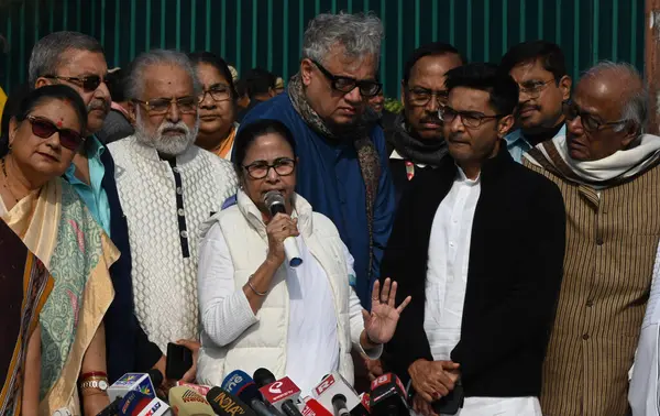 stock image NEW DELHI, INDIA - DECEMBER 20, 2023: TMC Chief and Chief minister of West Bengal Mamata Banerjee, along with a delegation of MPs, talking to media after meeting with Prime Minister Narendra Modi over pending central funds for West Bengal.