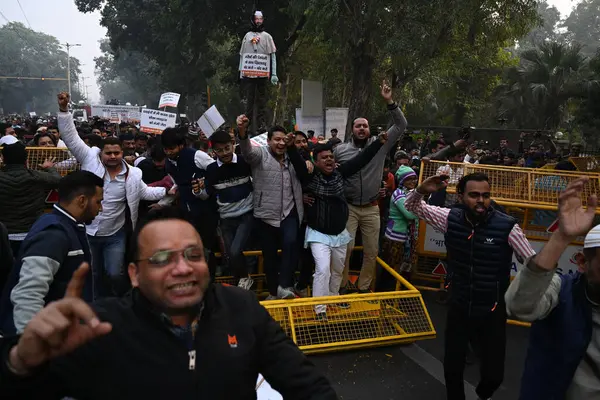 stock image NEW DELHI, INDIA - DECEMBER 27, 2023: Delhi BJP members protest against the AAP Government for distribution of fake and substandard Medicines in Delhi government hospital at Deen Dayal Upadhyaya Marg on December 27, 2023 in New Delhi, India.