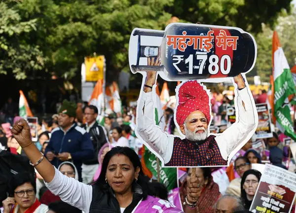 stock image NEW DELHI, INDIA  DECEMBER 18, 2023: Mahila Congress protest to 'Sansad Gherao' against hike of domestic gas cylinder and increase in crimes against women with other women related issues at Jantar Mantar, on  December 18, 2023 in New Delhi, India.