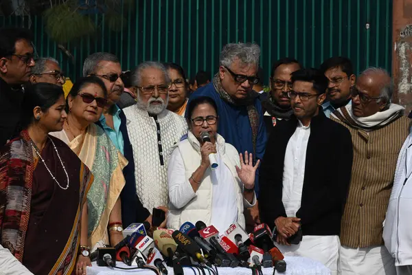 stock image NEW DELHI, INDIA - DECEMBER 20, 2023: TMC Chief and Chief minister of West Bengal Mamata Banerjee, along with a delegation of MPs, talking to media after meeting with Prime Minister Narendra Modi over pending central funds for West Bengal.