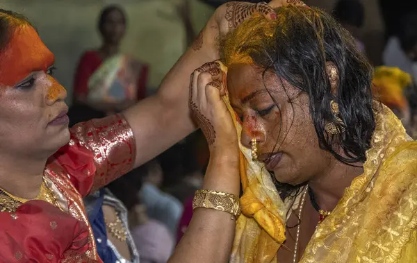 stock image The biggest celebration in the transgender community, The widowhood is performed in an elaborate bangle-braking ceremony at Worli  on December 26, 2023 in Mumbai, India. 