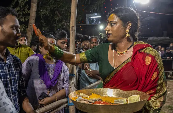 stock image The biggest celebration in the transgender community, The widowhood is performed in an elaborate bangle-braking ceremony at Worli  on December 26, 2023 in Mumbai, India. 