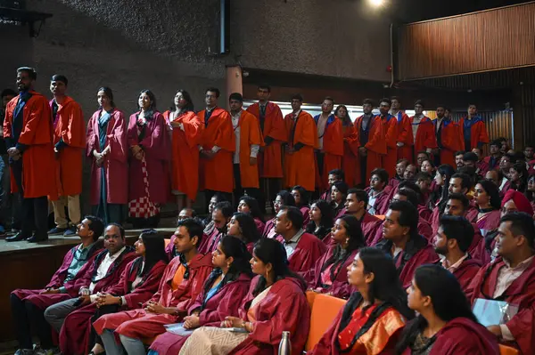 NEW DELHI, INDIA AĞUSTOS 12: Öğrenciler 12 Ağustos 2023 'te Hindistan' ın Yeni Delhi kentinde düzenlenen 54. Hint Teknoloji Enstitüsü Toplantısına katıldılar.. 