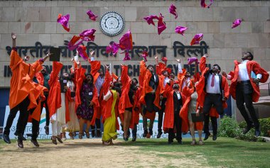 NEW DELHI, INDIA AĞUSTOS 12: Öğrenciler 12 Ağustos 2023 'te Hindistan' ın Yeni Delhi kentinde düzenlenen 54. Hint Teknoloji Enstitüsü Toplantısına katıldılar.. 