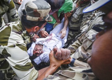 NEW DELHI, INDIA - 20 Temmuz 2023 'te Hindistan' ın Yeni Delhi şehrinde Merkez Hükümeti 'ni protesto eden Hint Gençlik Kongresi eylemcisi, ülke genelinde artan enflasyon ve işsizliği protesto etti.. 