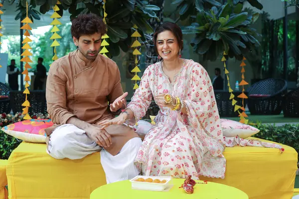 stock image NEW DELHI, INDIA  AUGUST 28, 2024: Indian actors Ridhi Dogra and Akshay Dogra celebrate Raksha Bandhan during an exclusive interview with HT City for Rakhi festival special shoot