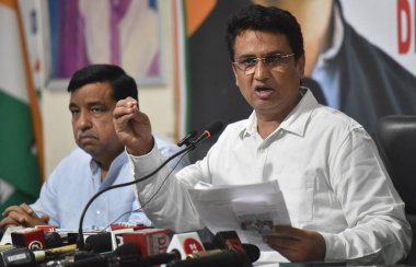 NEW DELHI, Hindistan - 22 Mayıs Delhi Pradesh Kongre Başkanı Ch. Anil Kumar, Başkent 'teki basın mensuplarına hitaben yaptığı konuşmada, Kejriwals' ın temiz ve bedava içme suyu sözü verdiği için Delhi 'nin çoğu bölgesinde su bulunmadığını söyledi. 