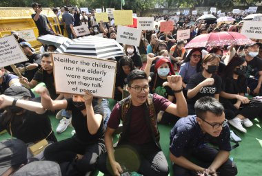 NEW DELHI, INDIA - 31 Mayıs: Manipuri Kuki-Zo kadınları 31 Mayıs 2023 tarihinde Yeni Delhi, Hindistan 'da Jantar Mantar' da bir gösteri düzenliyorlar. Meitei ve Kuki-Zomi halkı arasında devam eden çatışmalarda Manipur 'da yeni şiddet olayları yaşandı